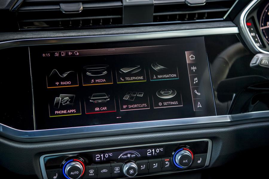 Детали интерьера Audi RS Q3 Sportback 2019 года  (UK) (фото 37 из 71)